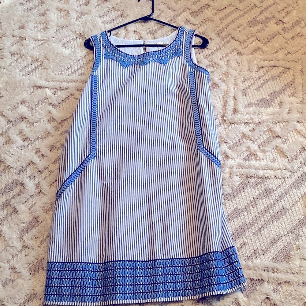 Beautiful cotton Vineyard Vine shift 👗 dress. Perfect for date night